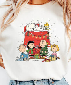 Peanuts Christmas T-shirt ,Snoo.py Doghouse Off White Tee, Cute Holiday Peanuts Gang Shirt#V
